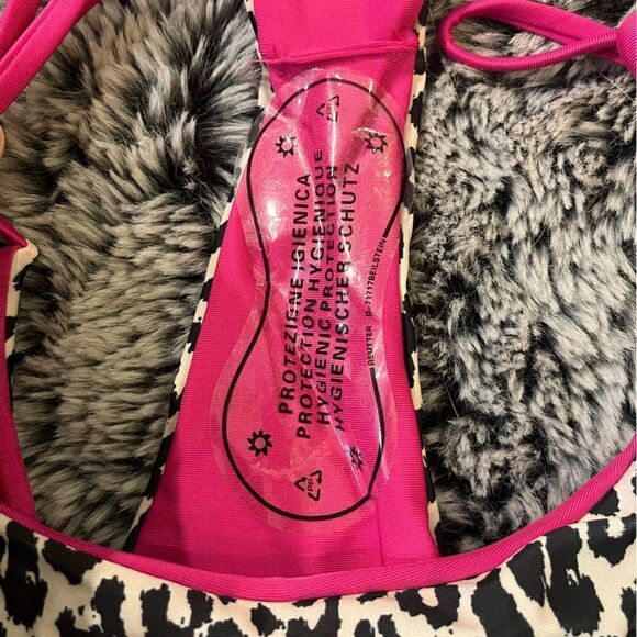 NWOT super cheeky bikini - Picture 3 of 3